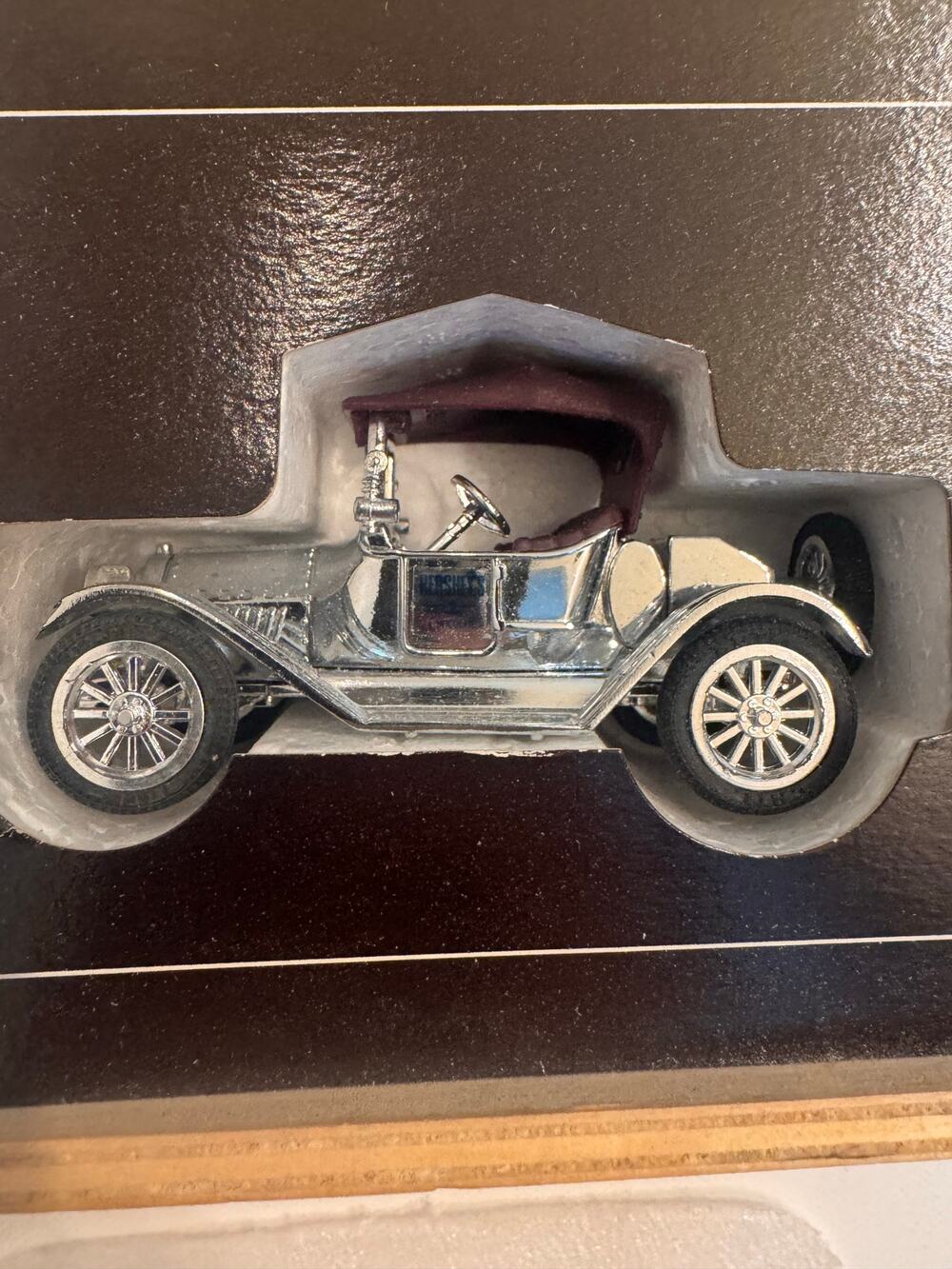 Vintage 1996 Ertl Collectibles F299 Hershey's Chevrolet Car in Wooden Box